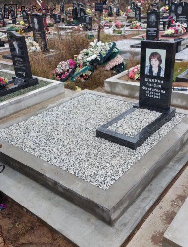 Мусульманский памятник на Белоостровском кладбище