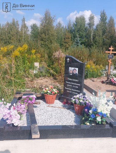 Православный памятник из черного гранита, Ковалевское кладбище