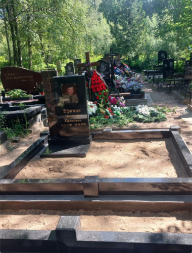 Военный памятник и мемориальный комплекс, Серафимовское кладбище