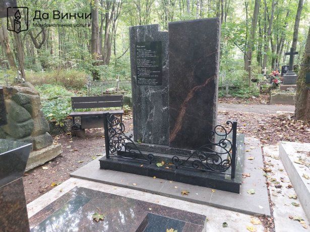 Эксклюзивный памятник из разных сортов гранита, Смоленское православное кладбище