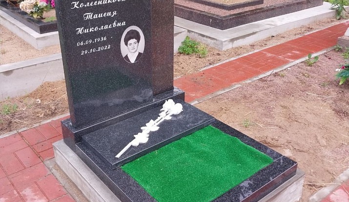 19.06.2024 года. Комбинированный памятник из разных сортов гранита - мастерская «ДаВинчи» в СПб