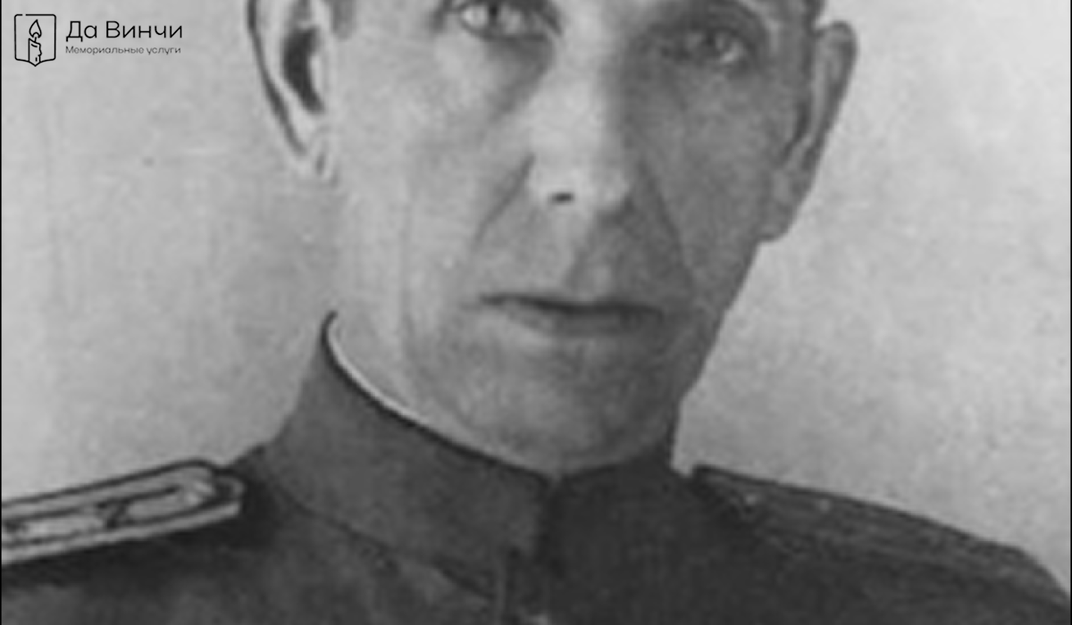 Памятник Ивану Устиновичу Хроменкову, Герою Советского Союза, на Большеохтинском кладбище
