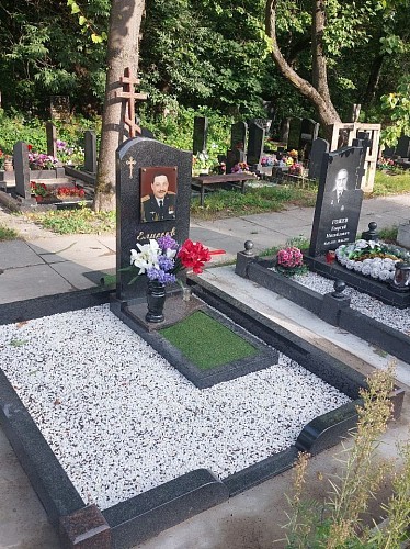 19.06.2024 года. Гранитный комплекс с памятником