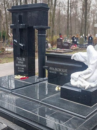 06.11.2024 года. Мемориальный комплекс с плачущей фигурой