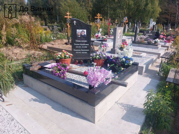 Православный памятник из черного гранита, Ковалевское кладбище