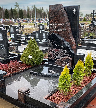 22.11.2025 года. Эксклюзивный памятник из нескольких гранитов