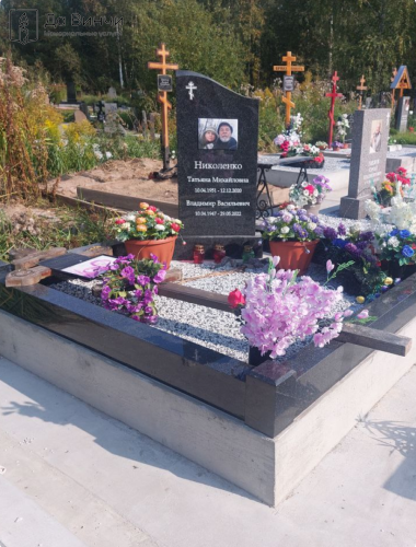 Гранитный комплекс и памятник, Ковалевское кладбище