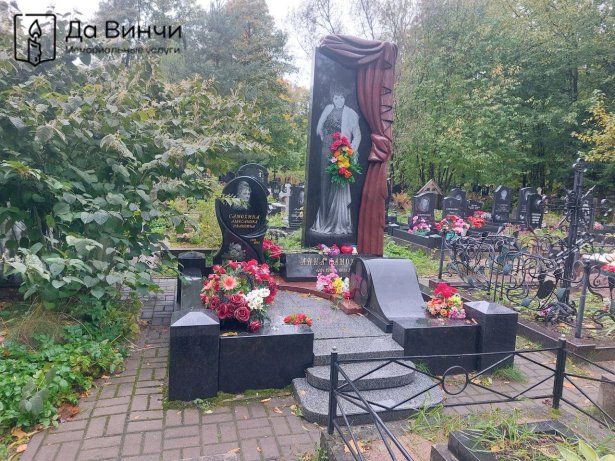 Эксклюзивный памятник, Смоленское православное кладбище