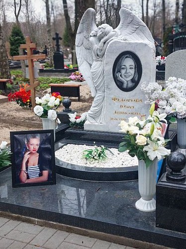 06.11.2024 года. Памятник с белым ангелом
