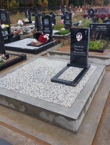 Красивый православный памятник на Белоостровском кладбище