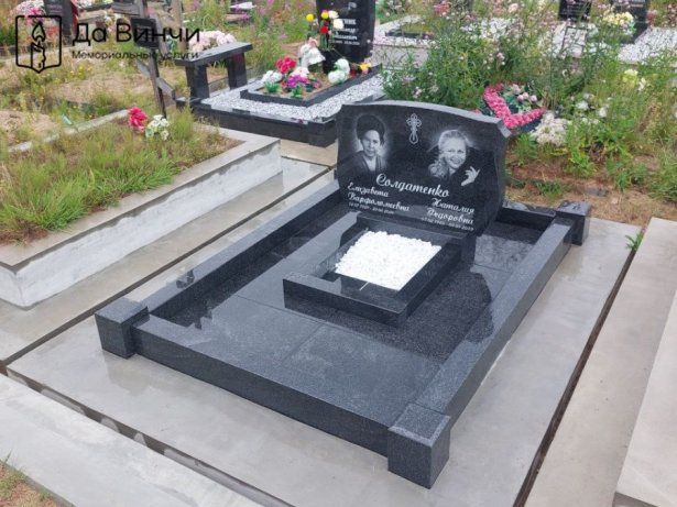 Мемориальный комплекс и семейный памятник, Белоостровское кладбище