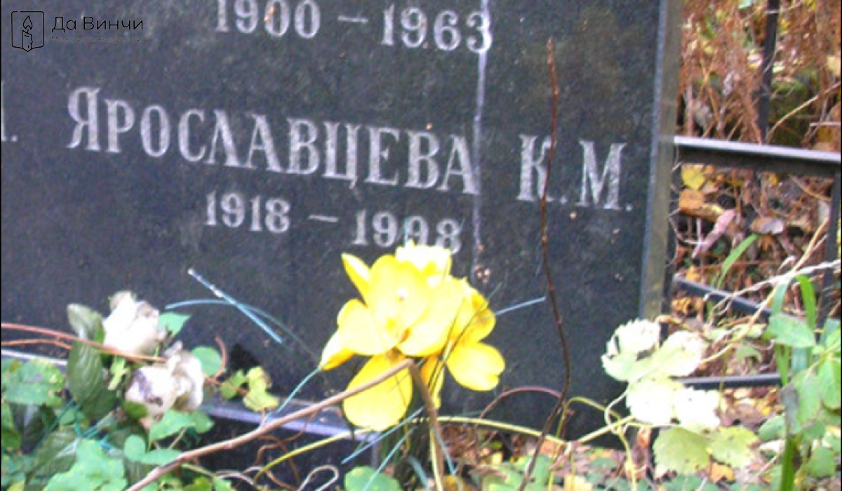Памятник Борису Елисеевичу Жуковскому, актёру театра и кино, педагогу, на Серафимовском кладбище