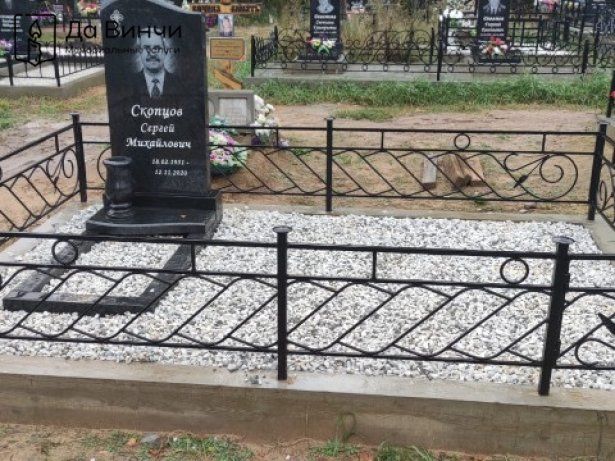 Православный памятник на кладбище Красная Горка