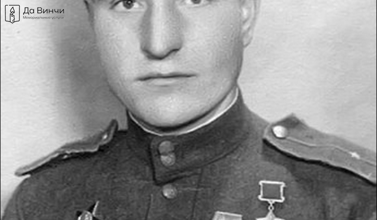 Памятник Александру Ильичу Громову, Герою Советского Союза, на Северном кладбище