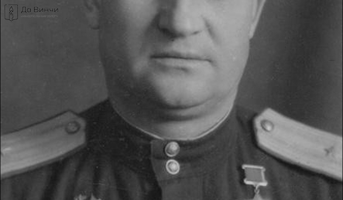 Памятник Егору Ефремовичу Анкудинову, Герою Советского Союза, на кладбище Памяти жертв 9-го января