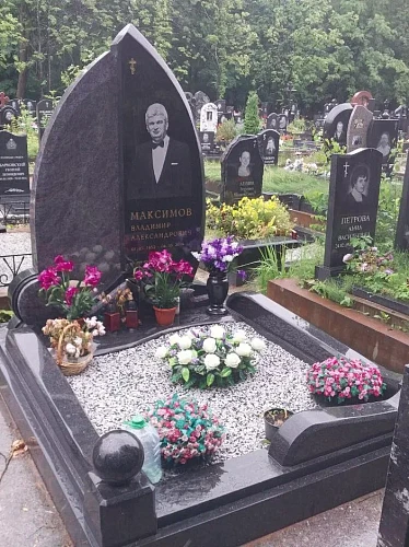 18.11.2024 года. Необычный комбинированный памятник