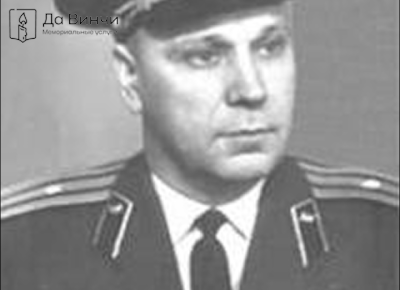 Памятник Спартаку Михайловичу Лобанову, Герою Советского Союза, на Казанском кладбище (Пушкин)