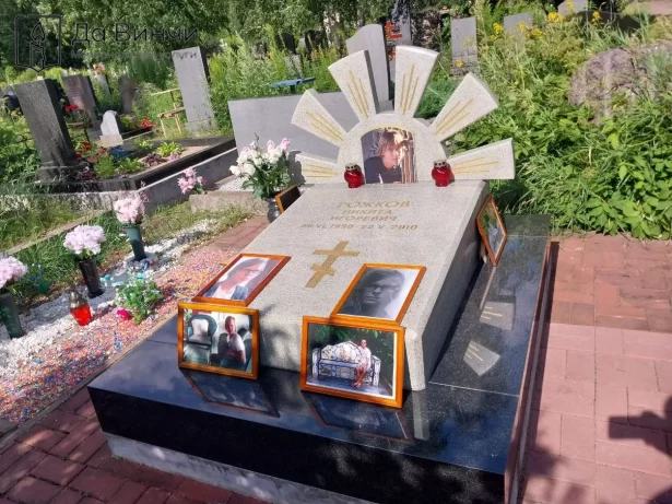 Мемориальный комплекс "Белое солнце" на Смоленском православном кладбище