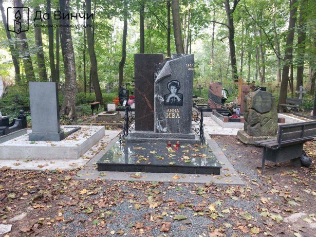 Эксклюзивный памятник из разных сортов гранита, Смоленское православное кладбище