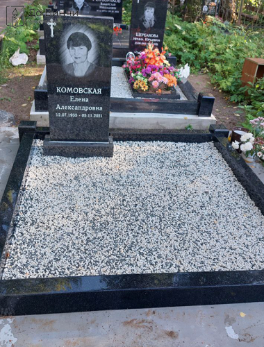 Гранитный комплекс, Серафимовское кладбище