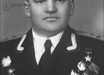 Памятник Кесарю Михайловичу Коровину, Герою Советского Союза, на Казанском кладбище (Пушкин)