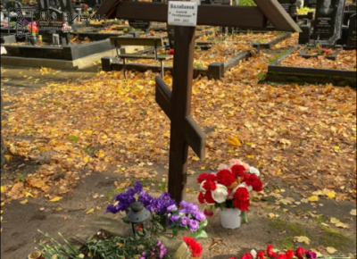 Памятник Алексею Балабанову, режиссёру, на Смоленском кладбище