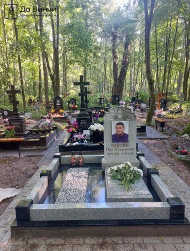 Армянский памятник на Смоленском православном кладбище