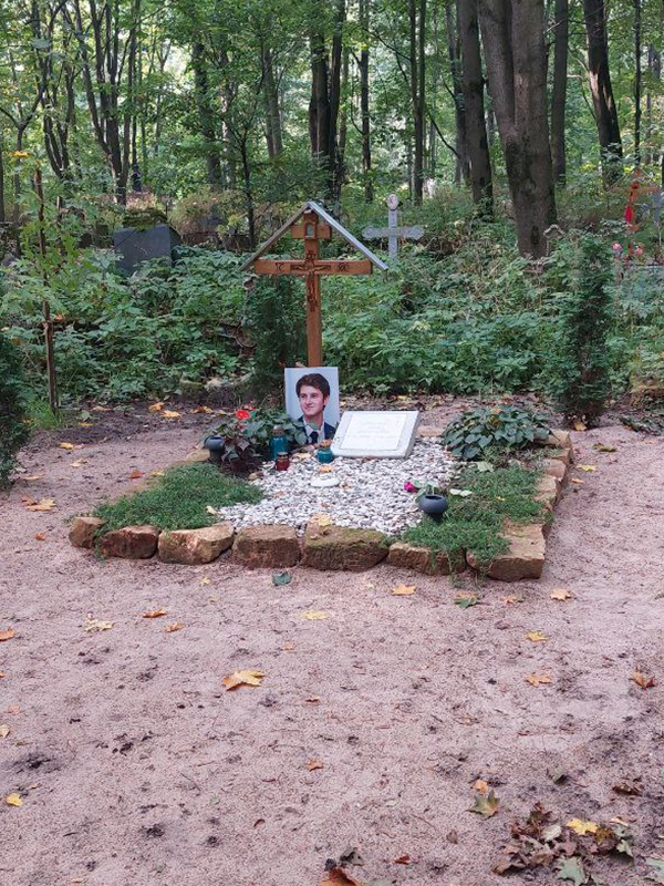 Смоленское православное кладбище - оригинальный памятник