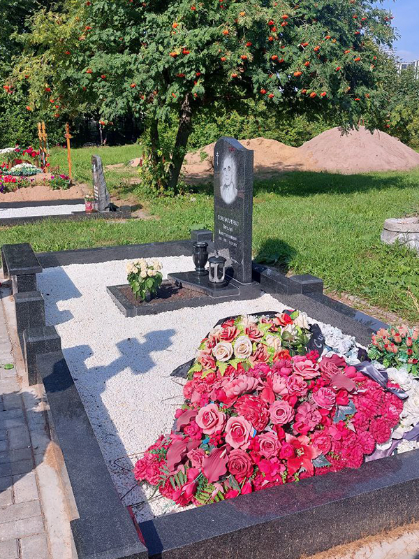 Громовское кладбище - гранитный комплекс