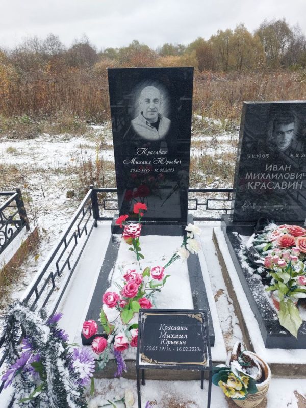 Кузьминское кладбище - православный памятник из черного гранита